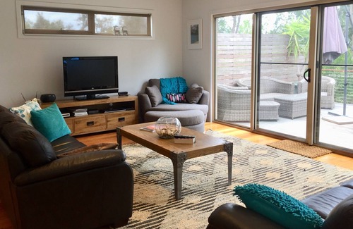 Silverleaves House | Beautiful private "Highview" 150m track to the beach