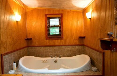 Southmont House | Beautiful Private Cabin Nestled on Premiere Retreat Center, North Carolina