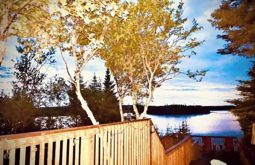 Avondale Cottage | Beautiful private cottage on a pond 45 minutes from St. John’s, Newfoundland