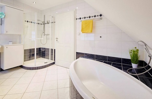 Attendorn House | Beautiful private villa for 6 guests with WIFI, TV, terrace, pets allowed and parking