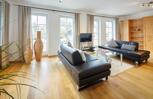 Attendorn House | Beautiful private villa for 6 guests with WIFI, TV, terrace, pets allowed and parking