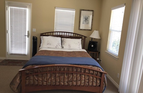 Silver Creek House | Beautiful private guesthouse in upscale neighborhood