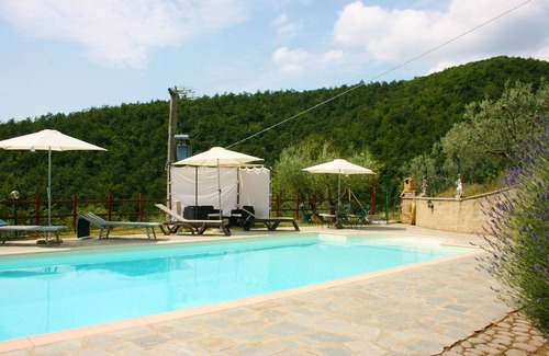 Civitella in Val di Chiana Villa | Beautiful private villa for 9 people with WIFI, private pool, TV and pets allowed, close to Arezzo