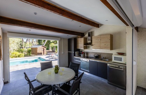 Beziers House | Beautiful private villa with A/C, private pool, WIFI, TV, patio, pets allowed and panoramic view