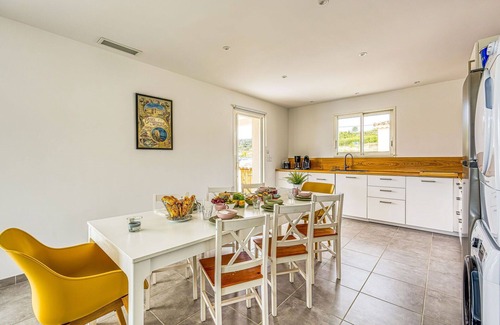 Goudargues House | Beautiful private villa for 8 people with A/C, private pool, WIFI, TV, terrace and panoramic view