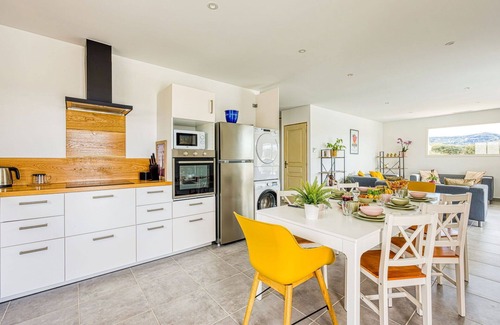 Goudargues House | Beautiful private villa for 8 people with A/C, private pool, WIFI, TV, terrace and panoramic view