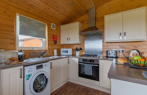 Kinross House | Beautiful private villa for 6 people with WIFI, TV, balcony and pets allowed