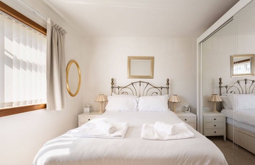 South Galson House | Beautiful private villa for 4 guests with WIFI, TV, pets allowed and parking