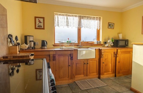 East Lewiston House | Beautiful private villa for 6 guests with WIFI, TV, patio, pets allowed and panoramic view