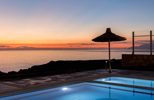 Triopetra Villa | Beautiful private villa for 8 people with WIFI, A/C, private pool, TV, panoramic view and parking