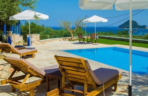 Porto Koukla Villa | Beautiful private villa for 6 guests with A/C, private pool, TV and parking
