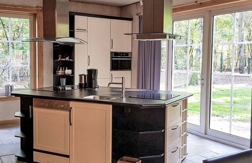 Bosgebied Hoenderloo House | Beautiful private villa for 14 people with WIFI, pool, TV and terrace