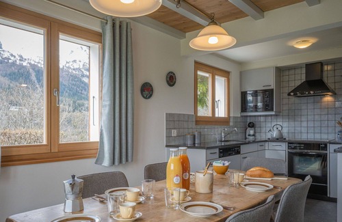 Chamoson House | Beautiful private villa for 5 guests with WIFI, hot tub, TV, terrace, pets allowed and parking