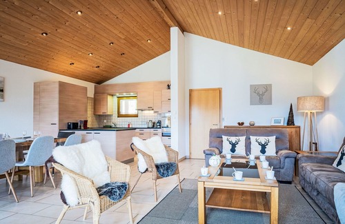 Ovronnaz House | Beautiful private villa with WIFI, TV, terrace, pets allowed, panoramic view and parking