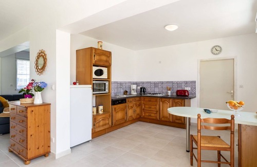 Matignon House | Beautiful private villa for 4 people with TV, terrace and pets allowed