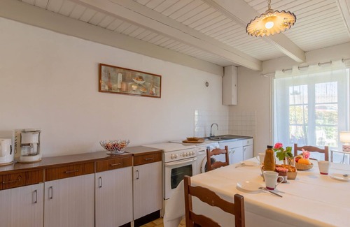 Plogoff House | Beautiful private villa for 5 people with TV, terrace, pets allowed, panoramic view and parking