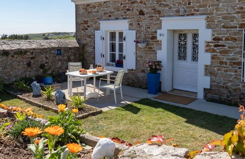 Plogoff House | Beautiful private villa for 5 people with TV, terrace, pets allowed, panoramic view and parking