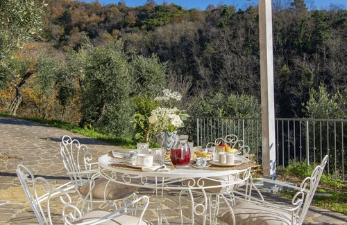 Macchino House | Beautiful private villa for 6 guests with hot tub, WIFI, private pool, TV, patio and pets allowed