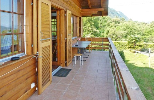 Porto Valtravaglia House | Beautiful private villa for 6 guests with WIFI, TV, terrace, pets allowed and parking