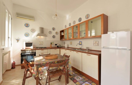 Floridia Villa | Beautiful private villa for 8 guests with private pool, A/C, WIFI, TV, patio and pets allowed