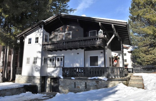 Madesimo House | Beautiful private villa for 9 people with WIFI, hot tub, TV, balcony and pets allowed