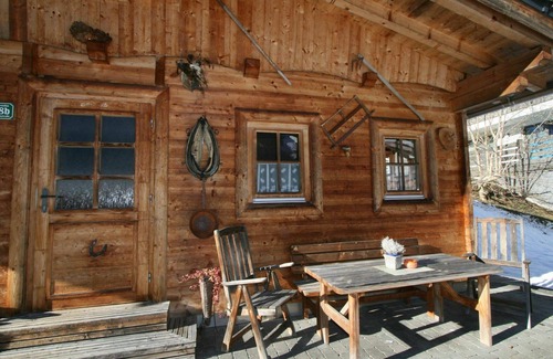 Schwendau House | Beautiful private villa for 6 guests with WIFI, TV, terrace and pets allowed