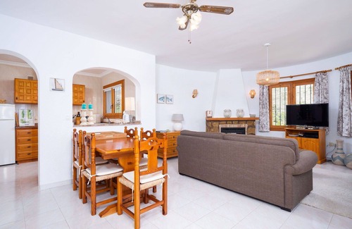 Arnella Villa | Beautiful private villa for 10 guests with A/C, WIFI, private pool, TV, patio and parking