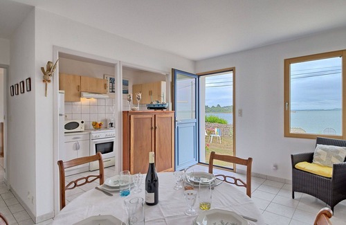 Asserac House | Beautiful private villa for 4 people with WIFI, TV, patio and pets allowed