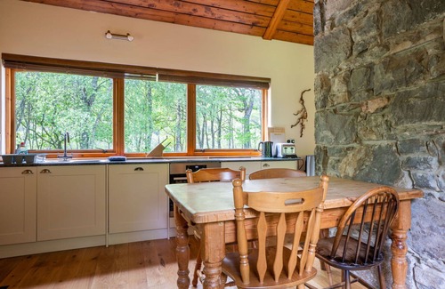 Beauly House | Beautiful private villa for 4 people with WIFI, hot tub, TV and pets allowed