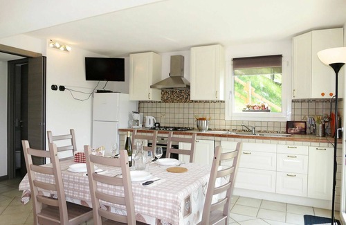 Corrido House | Beautiful private villa for 4 people with WIFI, TV, patio and parking