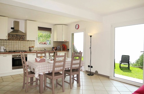 Corrido House | Beautiful private villa for 4 people with WIFI, TV, patio and parking