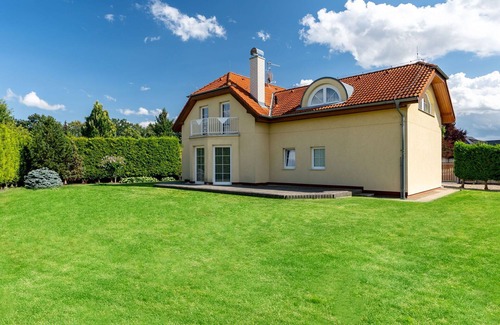 Dolni Chabry Villa | Beautiful private villa for 8 guests with WIFI, TV and terrace