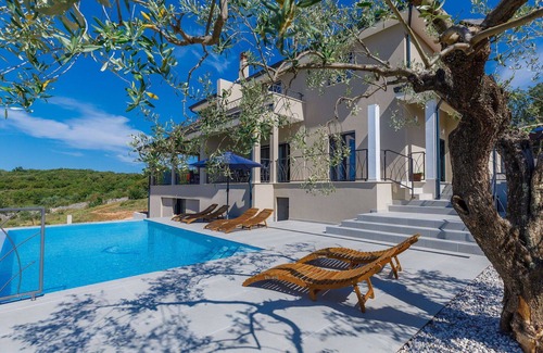 Nova Vas House | Beautiful private villa for 12 people with private pool, WIFI, A/C, TV and terrace