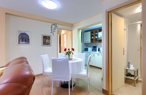 Buje House | Beautiful private villa for 5 people with WIFI, private pool, A/C, TV and terrace