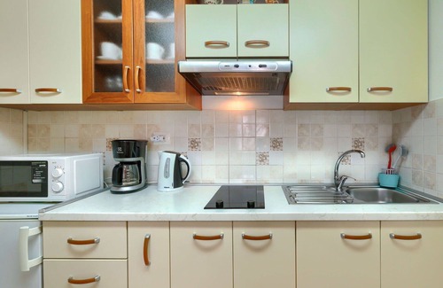 Buje House | Beautiful private villa for 5 people with WIFI, private pool, A/C, TV and terrace