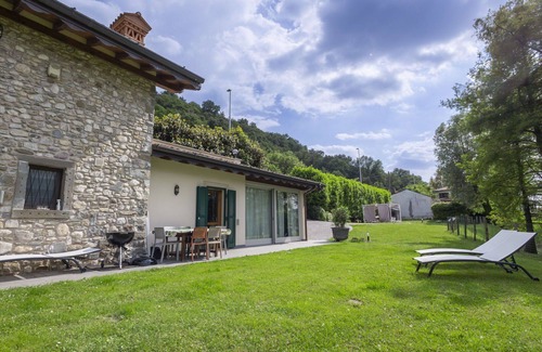 Cremignane Villa | Beautiful private villa for 6 guests with private pool, A/C, WIFI, TV, patio and pets allowed