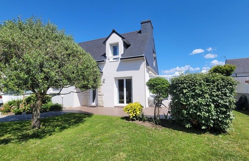Erdeven House | Beautiful private villa for 8 guests with WIFI, TV, terrace and pets allowed