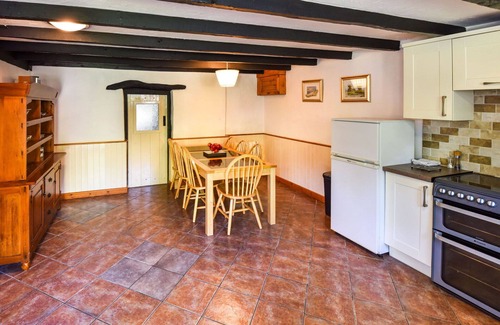 Fivelanes House | Beautiful private villa for 7 guests with hot tub, WIFI, TV, patio and pets allowed