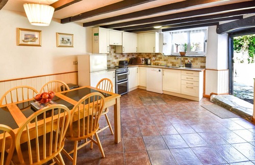 Fivelanes House | Beautiful private villa for 7 guests with hot tub, WIFI, TV, patio and pets allowed