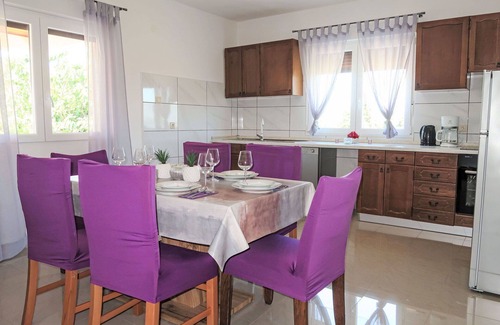 Pican House | Beautiful private villa for 6 people with WIFI, private pool, A/C, TV and terrace