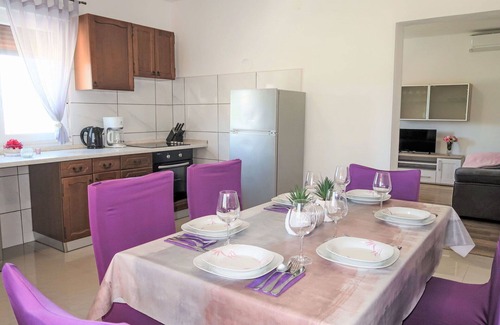 Pican House | Beautiful private villa for 6 people with WIFI, private pool, A/C, TV and terrace