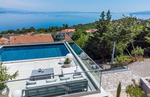Bregi Villa | Beautiful private villa for 10 people with private pool, A/C, WIFI, TV, terrace and pets allowed