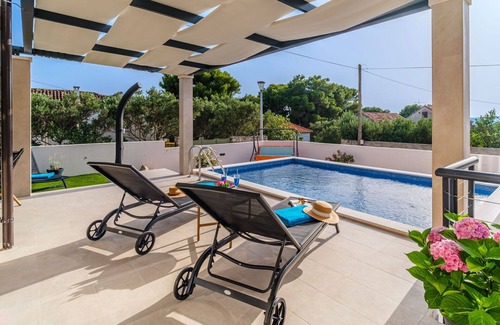 Cove Makarac (Milna) House | Beautiful private villa for 8 people with A/C, private pool, WIFI, TV, terrace and parking