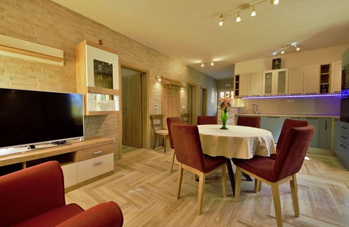 Labin House | Beautiful private villa with hot tub, WIFI, private pool, A/C, TV, terrace and pets allowed