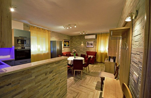 Labin House | Beautiful private villa with hot tub, WIFI, private pool, A/C, TV, terrace and pets allowed