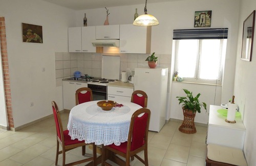 Posedarje House | Beautiful private villa for 5 people with WIFI, A/C, TV, terrace and pets allowed