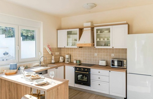 Pridraga House | Beautiful private villa for 10 people with WIFI, private pool, A/C, TV, patio and pets allowed
