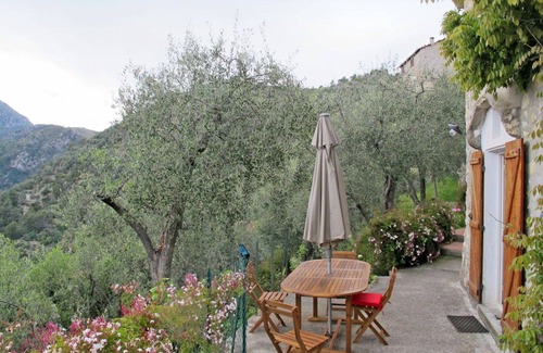 Airole Villa | Beautiful private villa for 2 people with WIFI, patio, pets allowed and parking