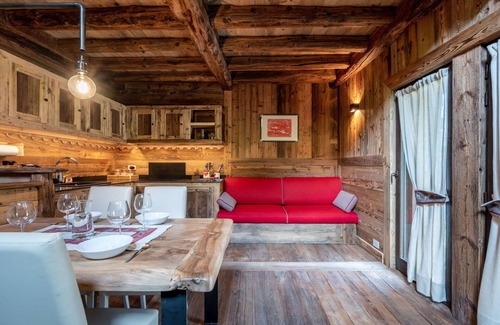 Introd House | Beautiful private villa for 5 people with WIFI and TV