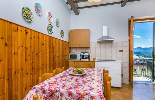 Chiusi House | Beautiful private villa for 7 guests with WIFI, A/C, terrace, pets allowed and panoramic view